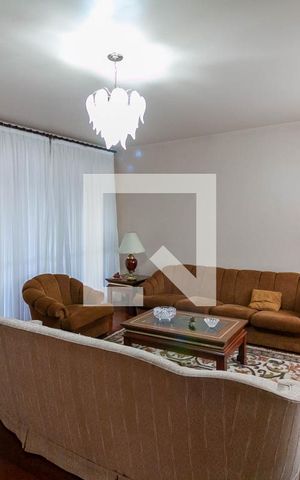 Casa à venda com 400m², 4 quartos e 3 vagas Casa à venda com 400m², 4 quartos e 3 vagasSala