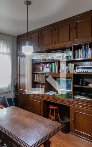 Casa à venda com 400m², 4 quartos e 3 vagas Casa à venda com 400m², 4 quartos e 3 vagasEscritório