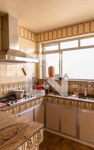 Casa à venda com 400m², 4 quartos e 3 vagas Casa à venda com 400m², 4 quartos e 3 vagasCozinha