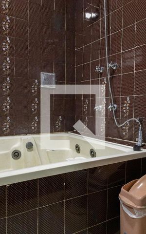Casa à venda com 280m², 4 quartos e 6 vagas Casa à venda com 280m², 4 quartos e 6 vagasBanheiro - Suíte