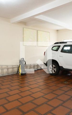 Casa à venda com 280m², 4 quartos e 6 vagas Casa à venda com 280m², 4 quartos e 6 vagasGaragem