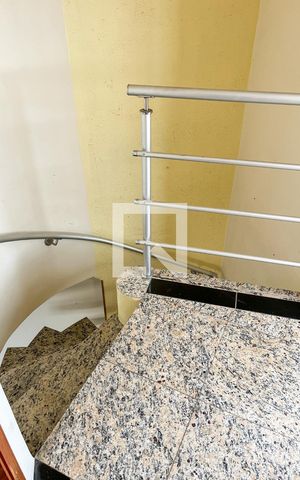 Apartamento à venda com 106m², 3 quartos e 1 vaga Apartamento à venda com 106m², 3 quartos e 1 vagaEscadas