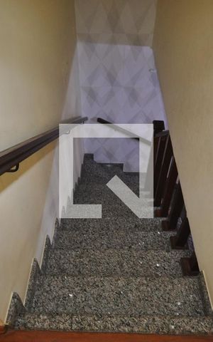 Casa à venda com 112m², 3 quartos e 2 vagasEscada