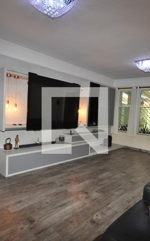 Casa à venda com 112m², 3 quartos e 2 vagasSala