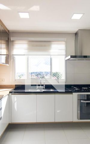 Apartamento para alugar com 121m², 2 quartos e 2 vagasCozinha