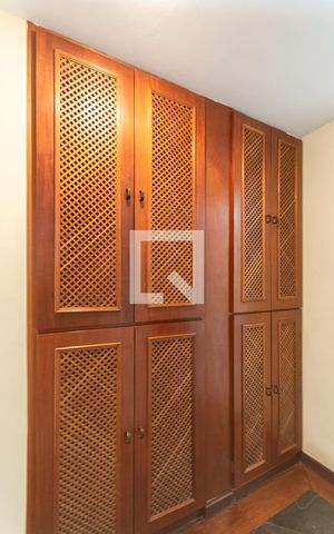 Apartamento à venda com 200m², 3 quartos e 2 vagasCorredor