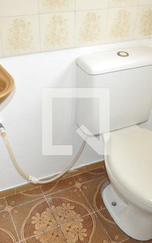 Casa de condomínio à venda com 250m², 4 quartos e 3 vagasBanheiro de Serviço