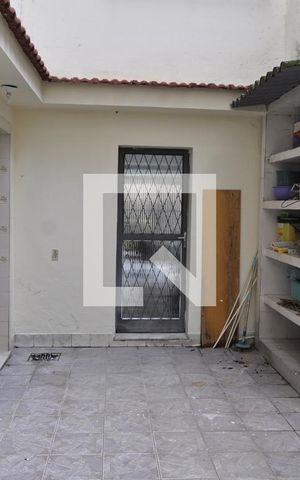 Casa de condomínio à venda com 250m², 4 quartos e 3 vagasQuintal