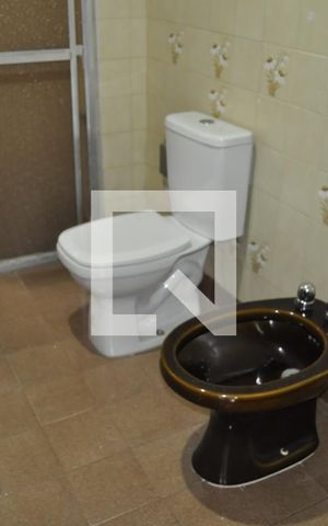 Casa de condomínio à venda com 250m², 4 quartos e 3 vagasBanheiro 3