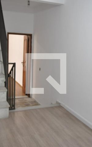 Casa de condomínio à venda com 250m², 4 quartos e 3 vagasEscada