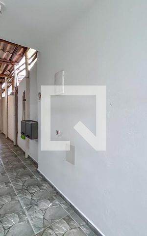 Casa para alugar com 15m², 1 quarto e sem vagaÁrea de Serviço