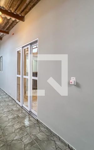 Casa para alugar com 15m², 1 quarto e sem vagaÁrea de Serviço