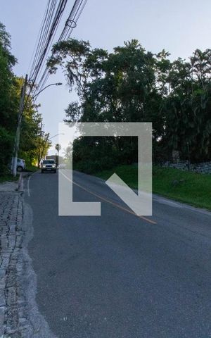 Casa de condomínio à venda com 350m², 5 quartos e 4 vagas Casa de condomínio à venda com 350m², 5 quartos e 4 vagasÁrea comum
