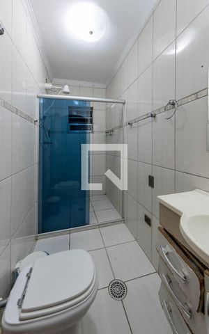 Casa à venda com 180m², 4 quartos e 2 vagas Casa à venda com 180m², 4 quartos e 2 vagasBanheiro