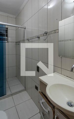 Casa à venda com 180m², 4 quartos e 2 vagas Casa à venda com 180m², 4 quartos e 2 vagasBanheiro