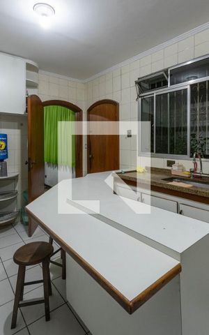 Casa à venda com 180m², 4 quartos e 2 vagas Casa à venda com 180m², 4 quartos e 2 vagasCozinha