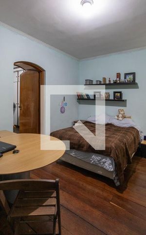 Casa à venda com 180m², 4 quartos e 2 vagas Casa à venda com 180m², 4 quartos e 2 vagasQuarto 1