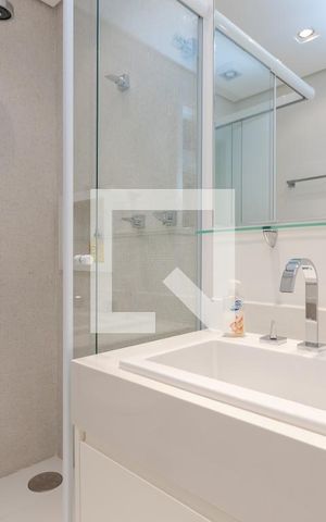 Apartamento à venda com 380m², 4 quartos e 3 vagas Apartamento à venda com 380m², 4 quartos e 3 vagasBanheiro da Suíte 2