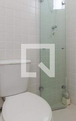 Apartamento à venda com 380m², 4 quartos e 3 vagas Apartamento à venda com 380m², 4 quartos e 3 vagasBanheiro de Serviço
