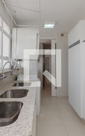 Apartamento à venda com 380m², 4 quartos e 3 vagas Apartamento à venda com 380m², 4 quartos e 3 vagasArea de Serviço