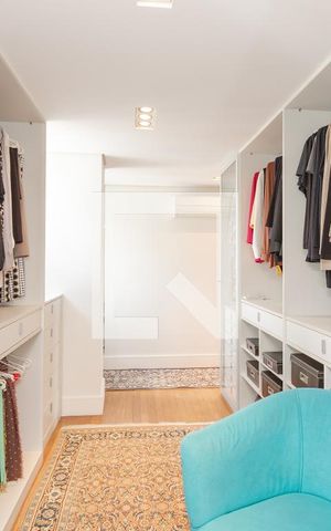 Apartamento à venda com 380m², 4 quartos e 3 vagas Apartamento à venda com 380m², 4 quartos e 3 vagasCloset da Suíte Master