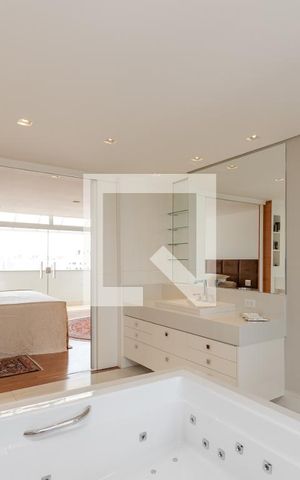 Apartamento à venda com 380m², 4 quartos e 3 vagas Apartamento à venda com 380m², 4 quartos e 3 vagasBanheiro da Suite Master