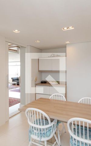 Apartamento à venda com 380m², 4 quartos e 3 vagas Apartamento à venda com 380m², 4 quartos e 3 vagasCopa