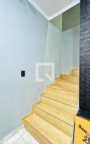 Casa à venda com 82m², 2 quartos e 2 vagas Casa à venda com 82m², 2 quartos e 2 vagasEscada