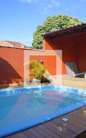 Casa à venda com 190m², 3 quartos e 3 vagas Casa à venda com 190m², 3 quartos e 3 vagasPiscina