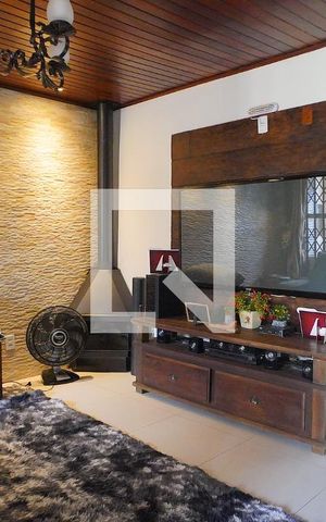 Casa à venda com 190m², 3 quartos e 3 vagas Casa à venda com 190m², 3 quartos e 3 vagasSala
