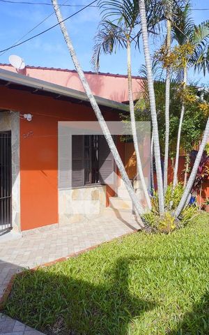 Casa à venda com 190m², 3 quartos e 3 vagas Casa à venda com 190m², 3 quartos e 3 vagasPátio