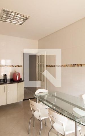 Casa à venda com 240m², 3 quartos e 3 vagas Casa à venda com 240m², 3 quartos e 3 vagasCozinha