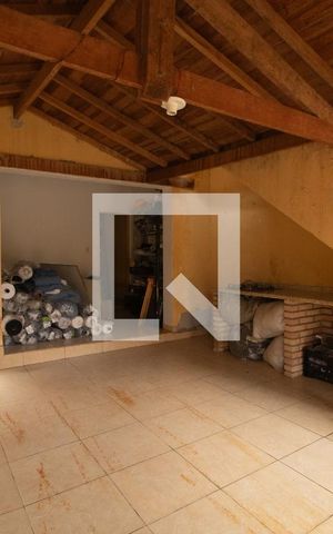 Casa à venda com 240m², 3 quartos e 3 vagas Casa à venda com 240m², 3 quartos e 3 vagasQuintal e Churrasqueira