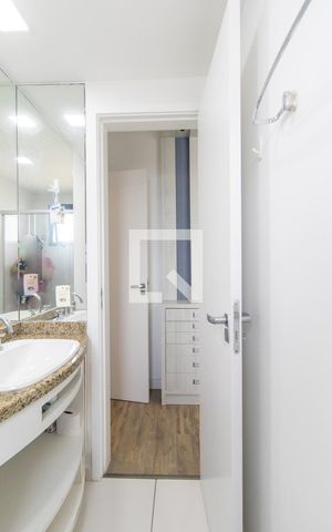 Apartamento para alugar com 74m², 2 quartos e 1 vagaBanheiro da Suite