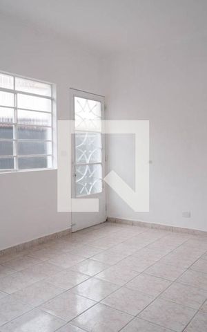 Casa para alugar com 84m², 2 quartos e 2 vagas Casa para alugar com 84m², 2 quartos e 2 vagasSala
