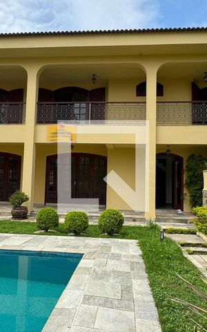 Casa de condomínio à venda com 630m², 4 quartos e 2 vagasPiscina