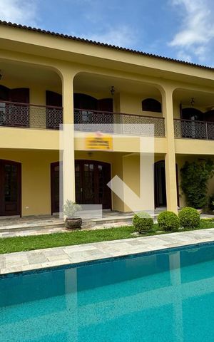 Casa de condomínio à venda com 630m², 4 quartos e 2 vagasPiscina