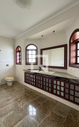 Casa de condomínio à venda com 630m², 4 quartos e 2 vagasBanheiro da Suíte 1