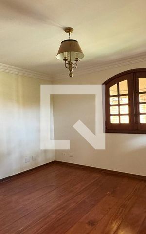 Casa de condomínio à venda com 630m², 4 quartos e 2 vagasEscritório