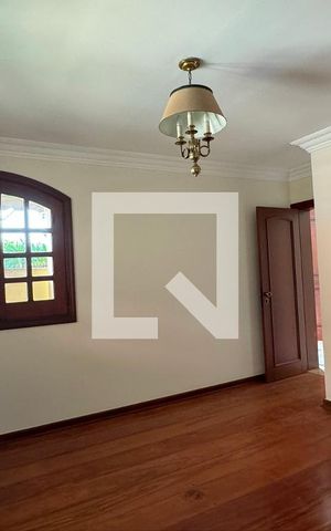 Casa de condomínio à venda com 630m², 4 quartos e 2 vagasEscritório