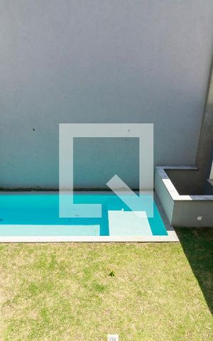Casa de condomínio à venda com 455m², 4 quartos e 4 vagas Casa de condomínio à venda com 455m², 4 quartos e 4 vagasÁrea externa