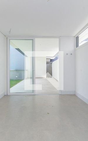 Casa de condomínio à venda com 455m², 4 quartos e 4 vagas Casa de condomínio à venda com 455m², 4 quartos e 4 vagasCozinha