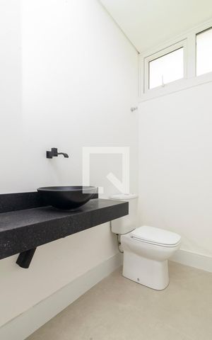 Casa de condomínio à venda com 455m², 4 quartos e 4 vagas Casa de condomínio à venda com 455m², 4 quartos e 4 vagasLavabo
