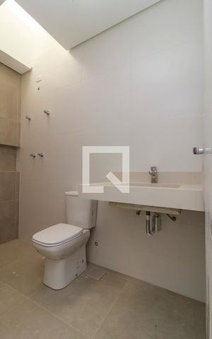 Casa de condomínio à venda com 455m², 4 quartos e 4 vagas Casa de condomínio à venda com 455m², 4 quartos e 4 vagasSuíte 2 - Banheiro