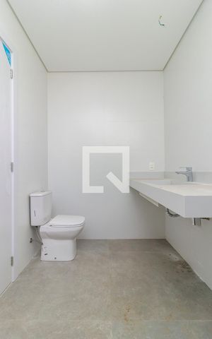 Casa de condomínio à venda com 455m², 4 quartos e 4 vagas Casa de condomínio à venda com 455m², 4 quartos e 4 vagasSuíte 1 - Banheiro