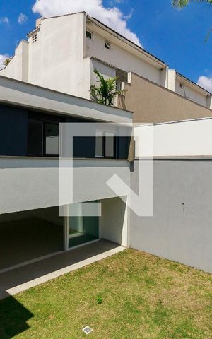Casa de condomínio à venda com 455m², 4 quartos e 4 vagas Casa de condomínio à venda com 455m², 4 quartos e 4 vagasSuíte 1 - Vista