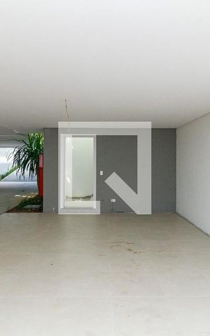 Casa de condomínio à venda com 455m², 4 quartos e 4 vagas Casa de condomínio à venda com 455m², 4 quartos e 4 vagasGaragem