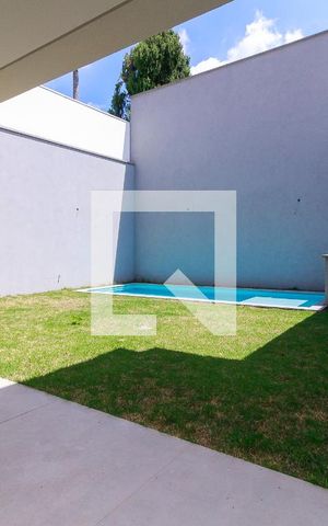 Casa de condomínio à venda com 455m², 4 quartos e 4 vagas Casa de condomínio à venda com 455m², 4 quartos e 4 vagasSala