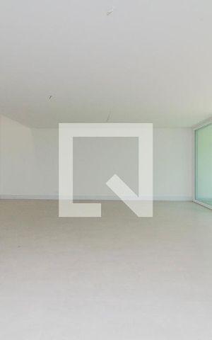 Casa de condomínio à venda com 455m², 4 quartos e 4 vagas Casa de condomínio à venda com 455m², 4 quartos e 4 vagasSala