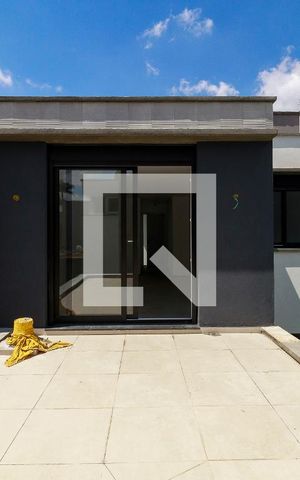 Casa de condomínio à venda com 455m², 4 quartos e 4 vagas Casa de condomínio à venda com 455m², 4 quartos e 4 vagasSuíte 1 - Varanda